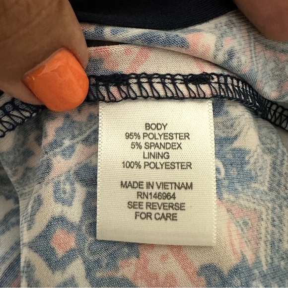 Signature by Robbie Bee Printed Ity Cold
Shoulder Shift Dress Sz. PS - Picture 7 of 7